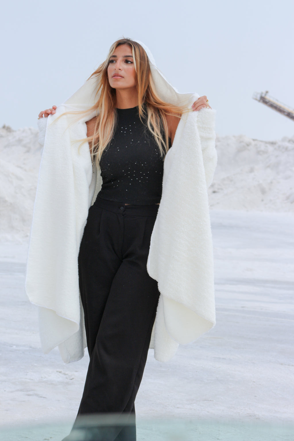 White wearable blanket