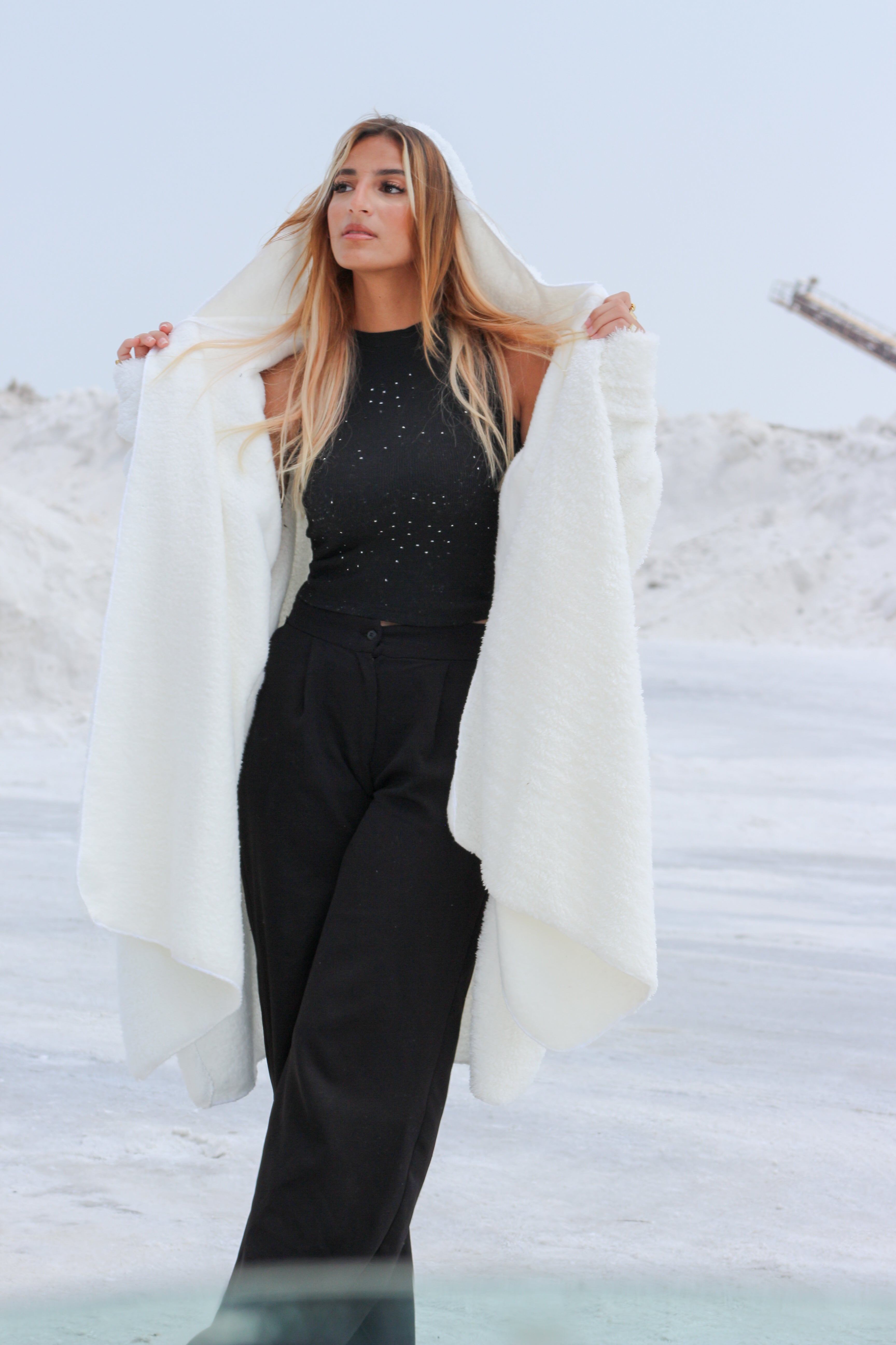 White wearable blanket